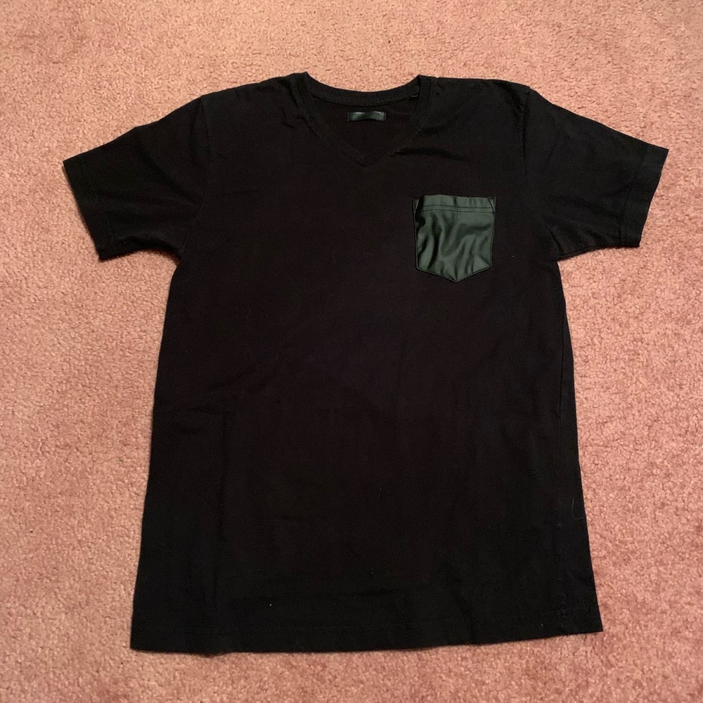 Men’s fitted black V-Neck w/ shirt pocket